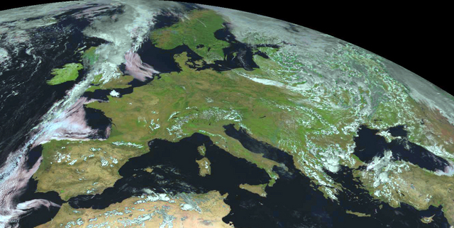 Satellittbilde av nesten skyfritt Europa